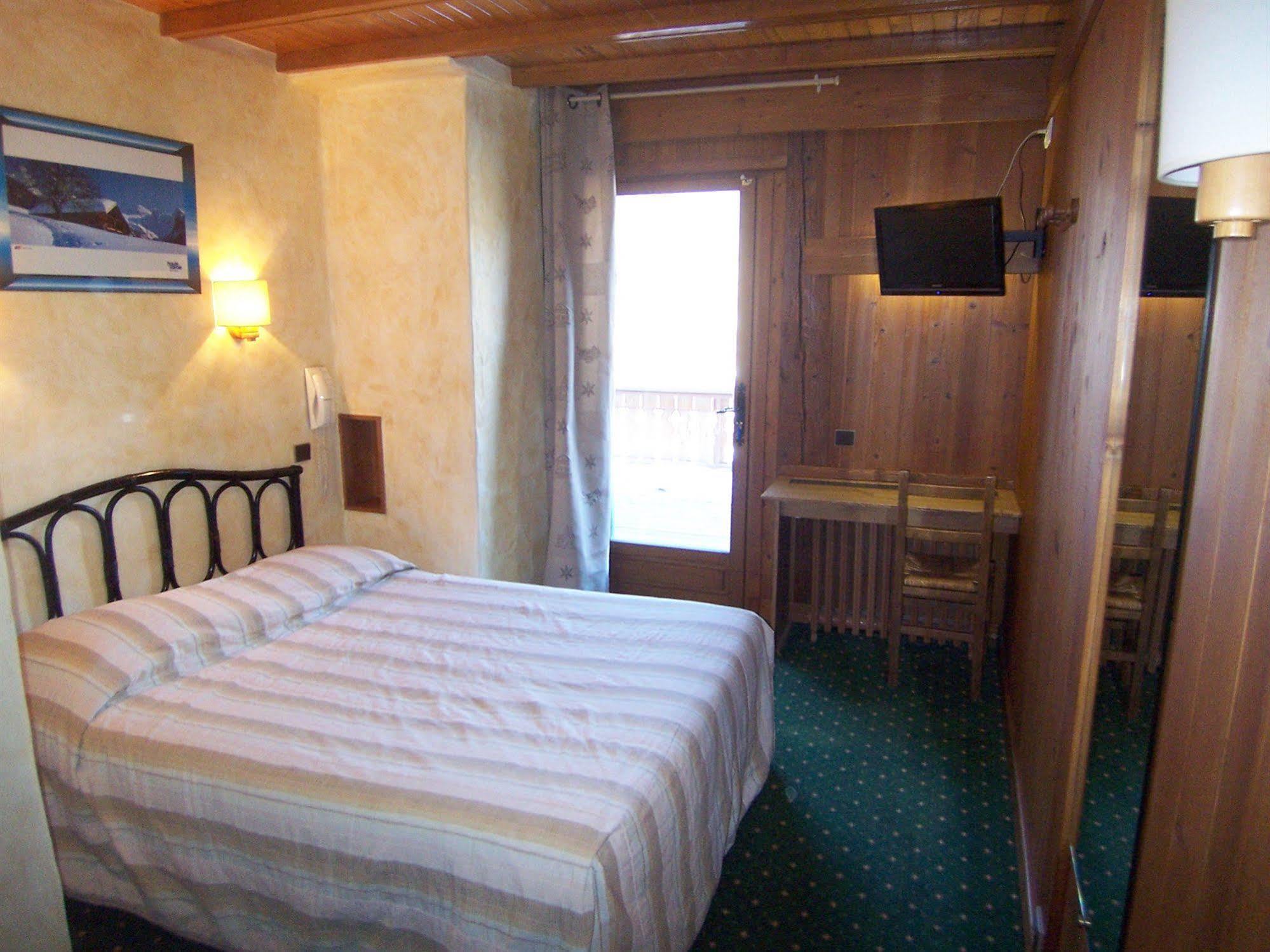 פראז-סור-ארלי Hotel Les Bernards מראה חיצוני תמונה